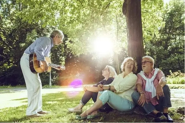 人(rén)體(tǐ)內(nèi)有(yǒu)這(zhè)麽多(duō)幹細胞，為(wèi)什(shén)麽還(hái)需要(yào)定期補充幹細胞呢(ne)？